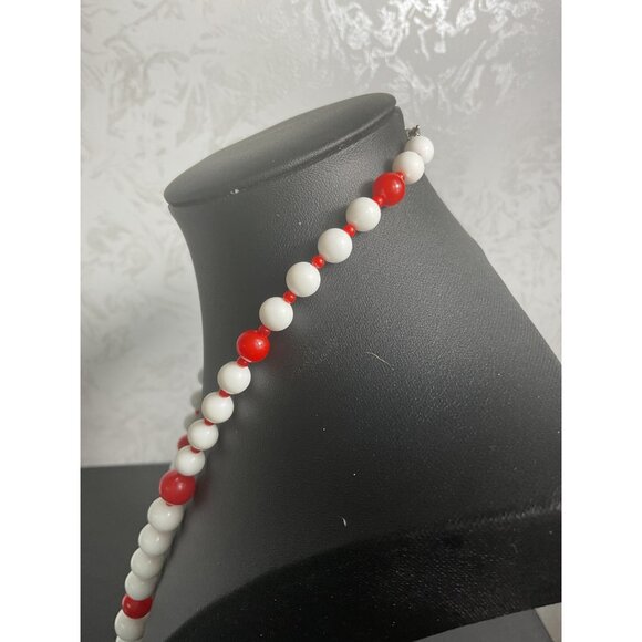 Red & White Beaded Necklace With Clasp - Picture 4 of 4